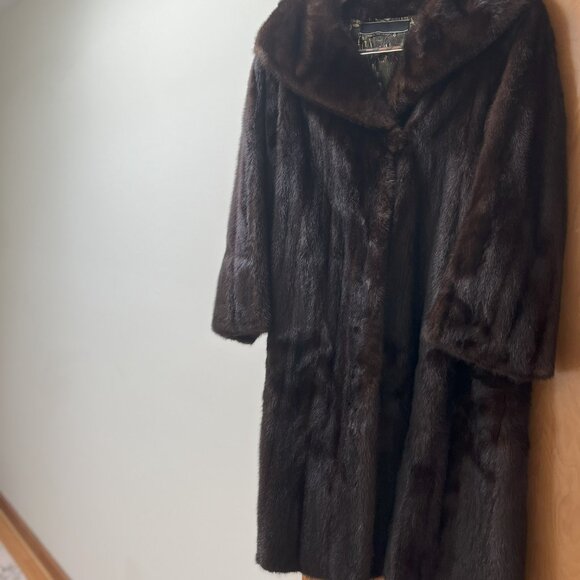 ✨ Vintage 1960s MCM Genuine Mink Fur Coat – Handcrafted in NYC ✨ - Picture 2 of 14